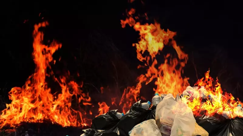 Terra dei Fuochi: Diossina e Falde Acquifere Contaminate, la Nuova Relazione Rileva Preoccupanti Criticità