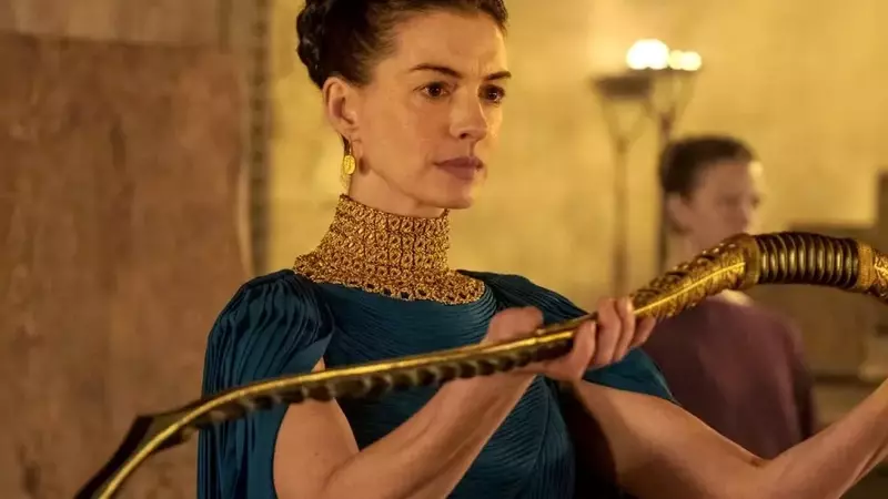 Anne Hathaway's Oscar Campaign Dilemma for 'The Odyssey'