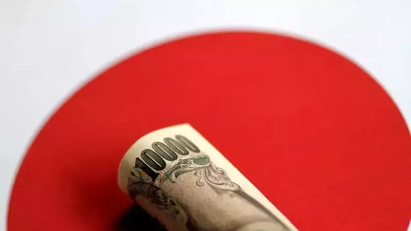 Yen Faces Significant Weekly Decline Amidst Dollar Surge