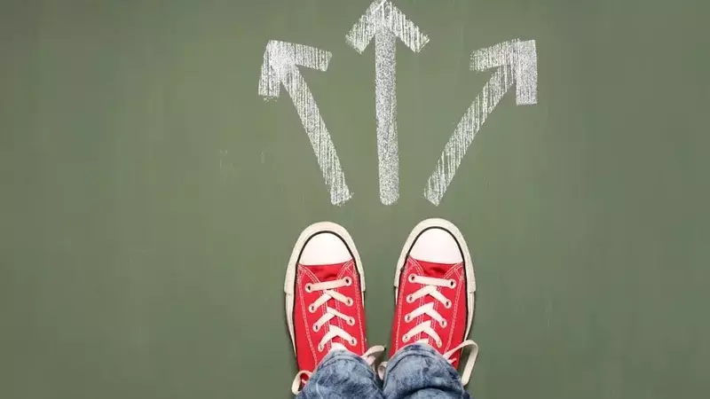 Energy Investment Choices: Occidental Petroleum vs. Energy Transfer for H2 2026