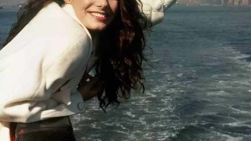Sandra Bullock: A Retrospective of Her Early Career Moments