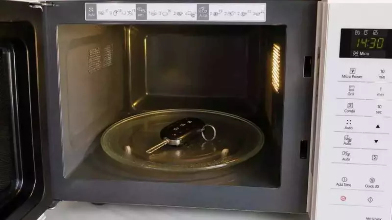 Protezione Antifurto per Auto: Il Microonde Come Scudo Contro il Furto di Chiavi Elettroniche