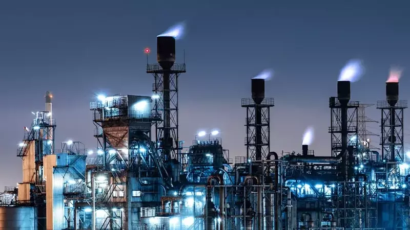 Oil Prices Plummet Amidst Easing US-Iran Tensions