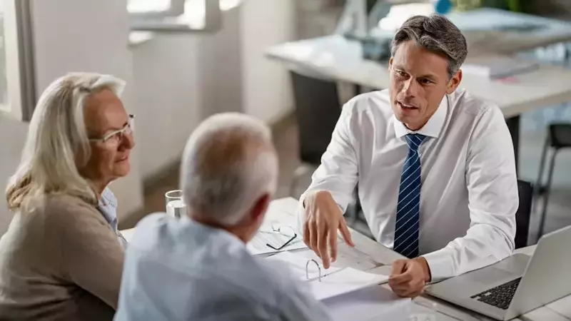 Navigating Retirement Savings: Roth IRA vs. Traditional IRA