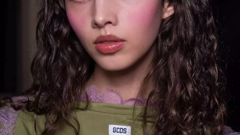 Popsicle Lips: The Effortless Summer Beauty Trend