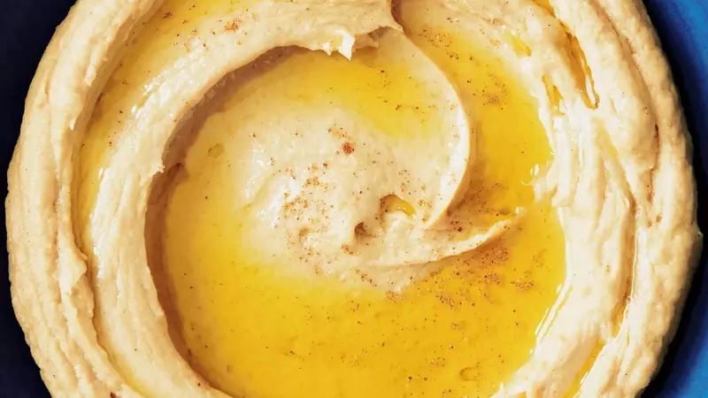 Crafting Velvety Hummus: The Ice Cube Secret