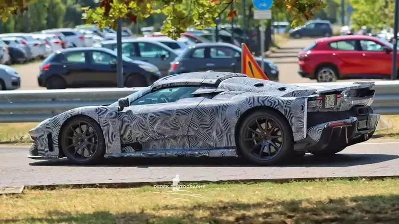 Ferrari F80 Aperta Spotted During Road Tests, Featuring a Removable Roof