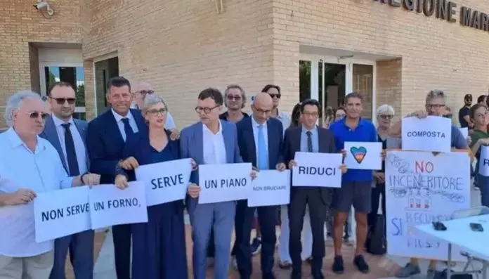 Proteste Nelle Marche Contro l'Inceneritore Previsto dal Piano Rifiuti