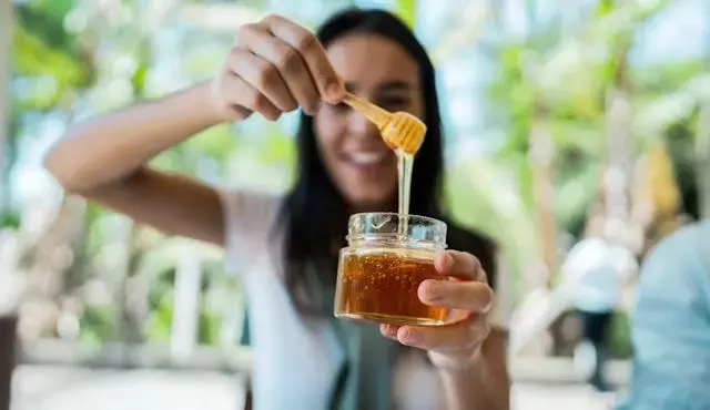 Debunking the Honey Allergy Myth: Expert Insights on Seasonal Relief