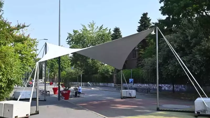 Milano implementa nuove strutture ombreggianti per contrastare il caldo urbano