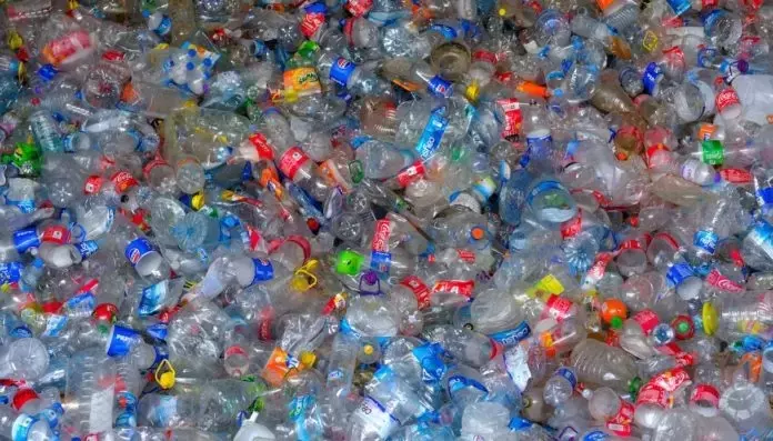 Riciclo della plastica: Urgono misure per affrontare la crisi in Italia