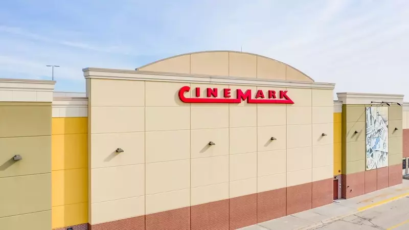 Cinemark Holdings: Unexpected Earnings Surge Highlights Industry's Paradoxical Challenges
