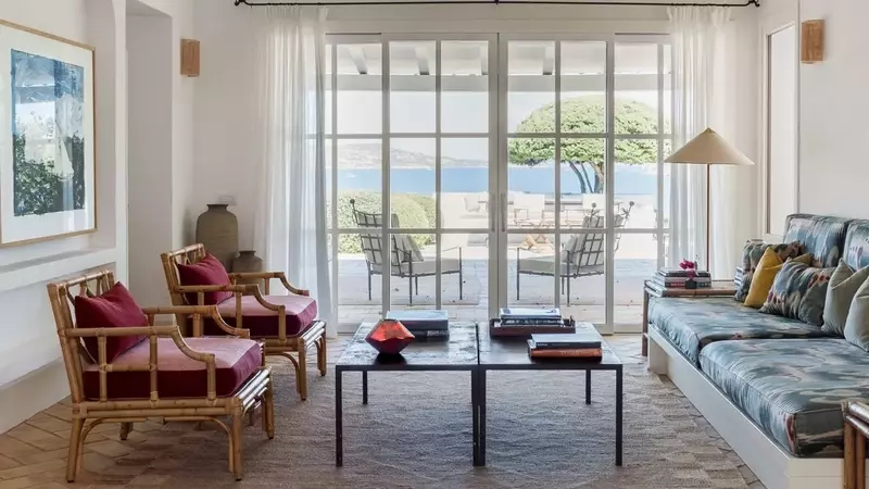 Incanto Mediterraneo: La Villa di Porto Rafael tra Rocce e Desideri Esotici