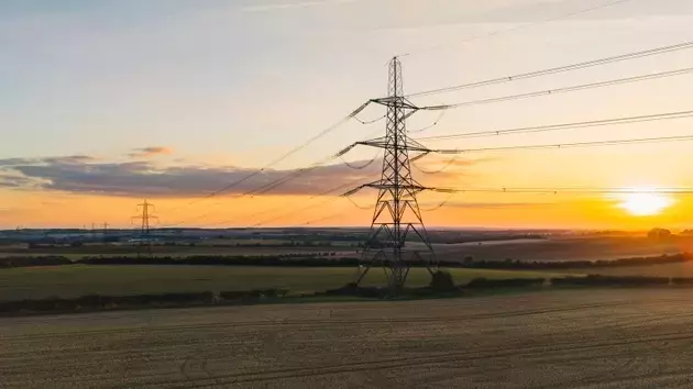 Sempra: Navigating Improving Fundamentals Amidst Mounting Uncertainties