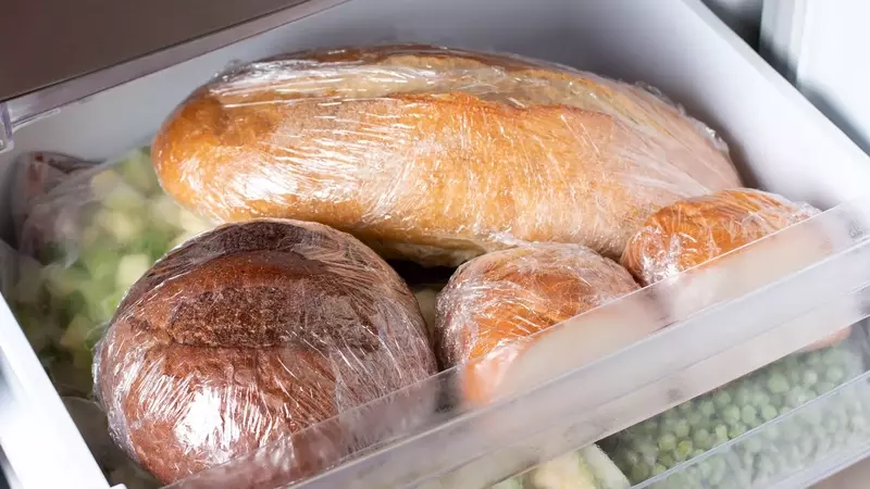 Riconfermare il pane scongelato: un dilemma domestico e la soluzione anti-spreco