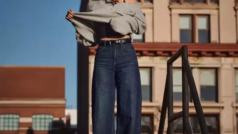 Emily Ratajkowski's Style Evolution and Abercrombie & Fitch Campaign