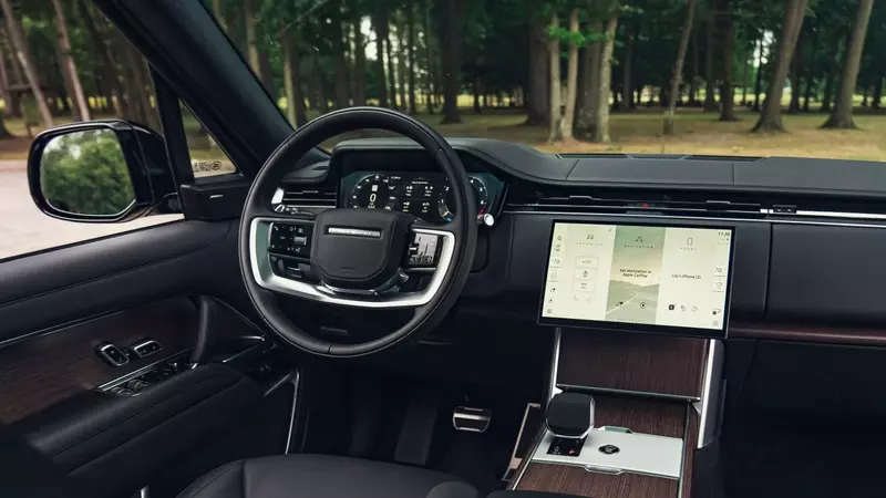 Inside the Luxurious 2026 Range Rover P400 LWB: Comfort, Tech, and Space