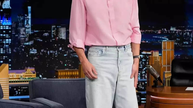 Drew Starkey's Pink Dior Shirt: A Masterclass in Bold Style
