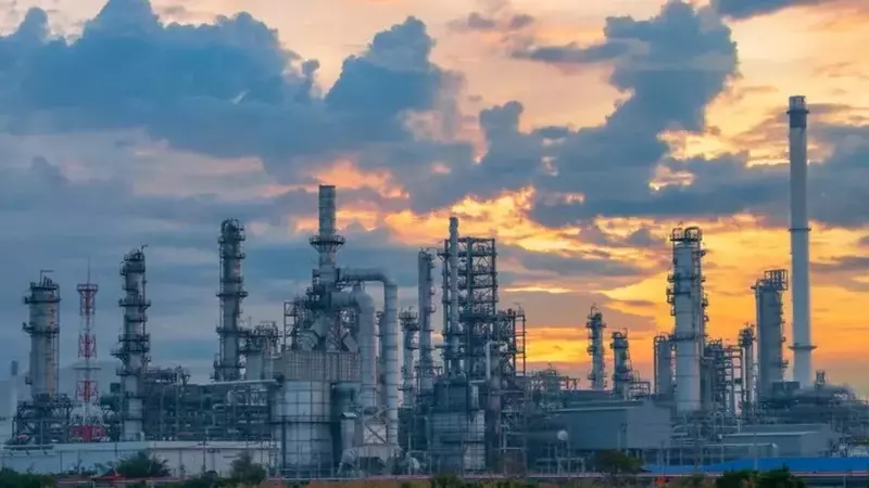 BP Accelerates Portfolio Restructuring with German Refinery Divestment