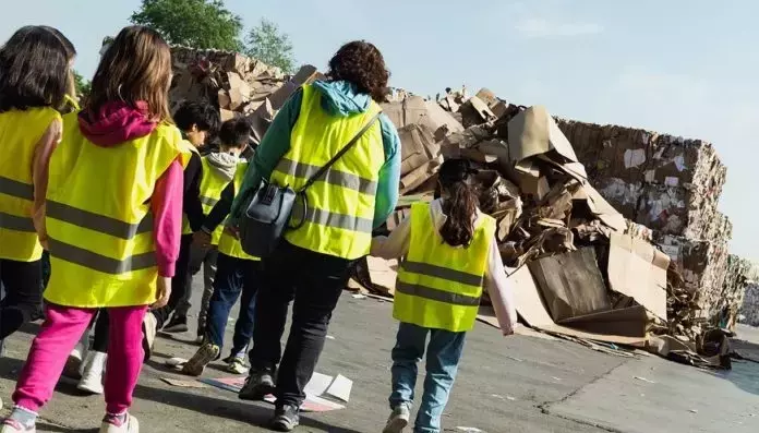 RicicloAperto 2027: Un Percorso Educativo per la Sostenibilità della Carta