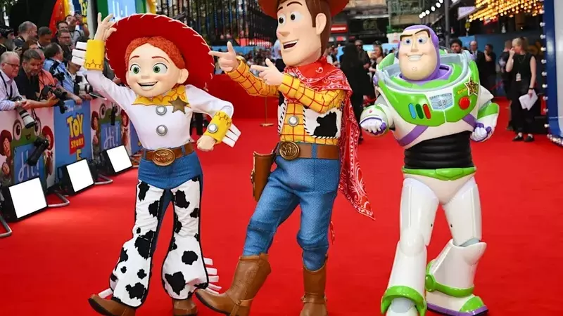 Disney's Fiscal Q3 Earnings Exceed Forecasts, Driven by Experiences and Strategic Divestment