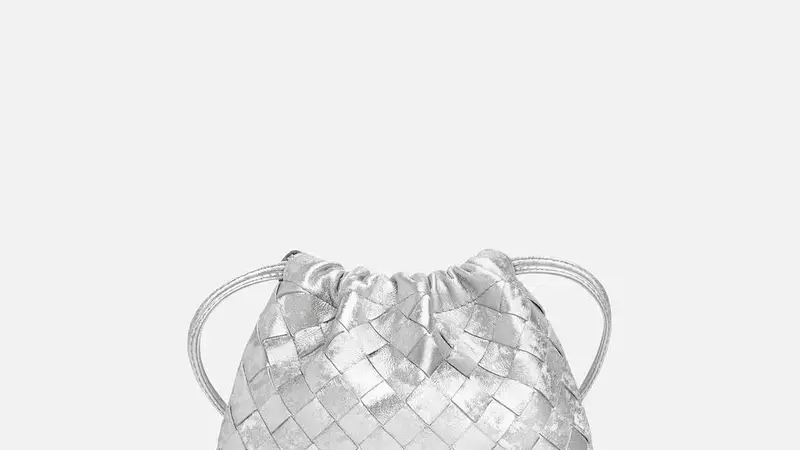 The Rise of Metallic Handbags: From Evening Glamour to Everyday Chic