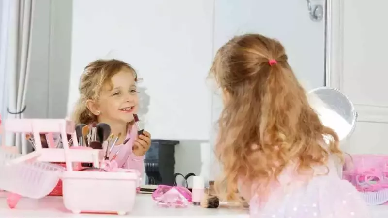 L'Influenza dei Social Media sulla Skincare Infantile: Rischi e Conseguenze