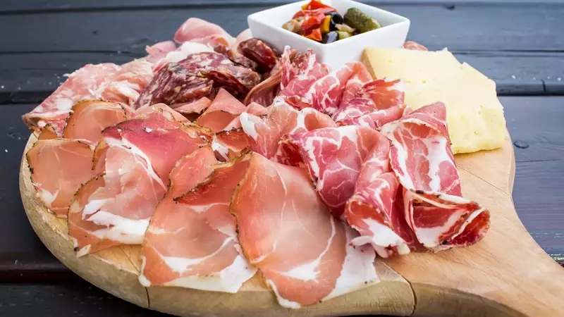 Nitriti e nitrati negli alimenti: sicurezza e consumo consapevole secondo l'IZSVe