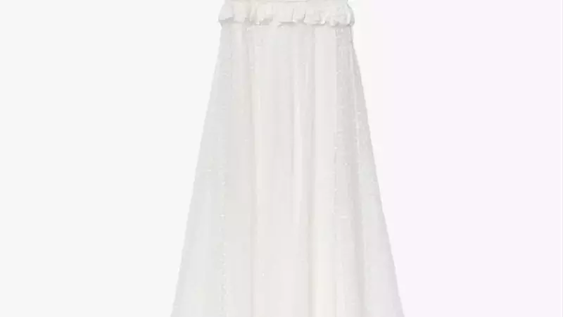 Choosing the Perfect Dress for an Intimate Outdoor Wedding