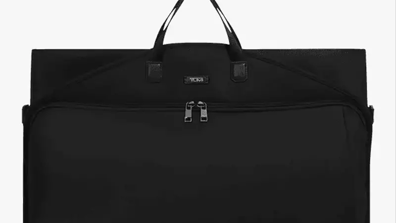The Ultimate Guide to Garment Bags for Stylish Travelers