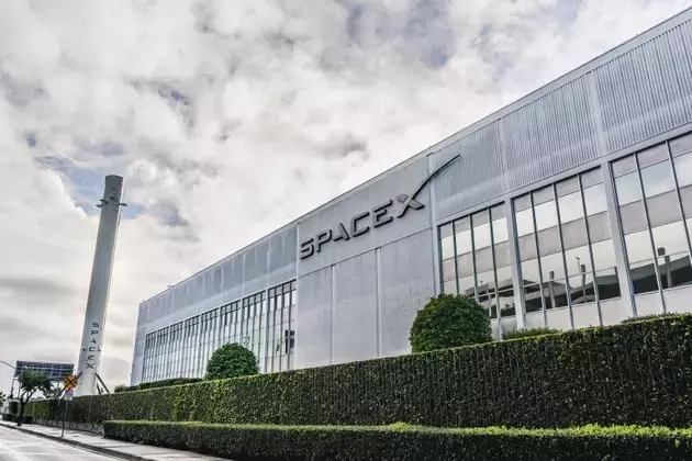 SpaceX's Overvalued Ambitions: A Critical Investment Analysis