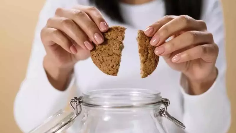 Il Mistero del Biscotto Spezzato: Cosa Rivelano i Bambini Rifiutando i Dolcetti Rotto?