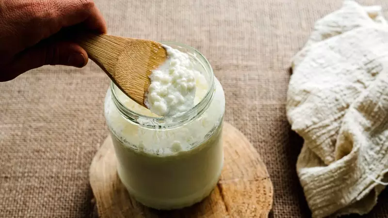 Produzione Domestica di Yogurt e Kefir: Rischi e Sicurezza Alimentare