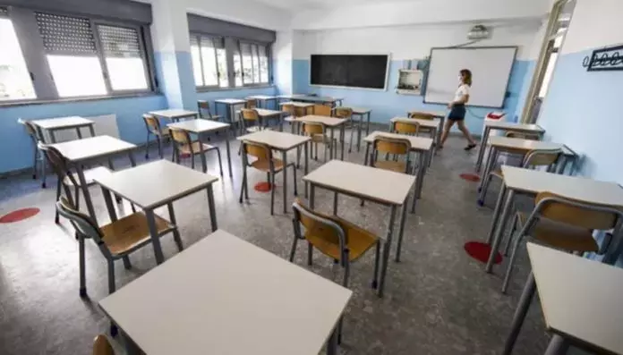 Caldo e Scuole: Dibattito sull'Avvio dell'Anno Scolastico e Soluzioni Innovative