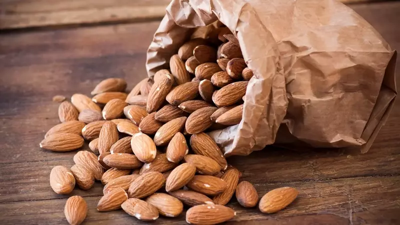 Mandorle Amare in Prodotti NaturaSì: Chiarimenti del Fornitore e Sicurezza Alimentare