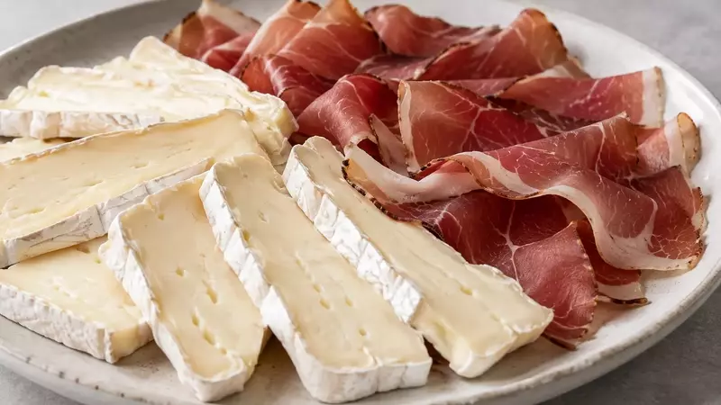 Migross ritira speck e brie per rischio Listeria nel formaggio