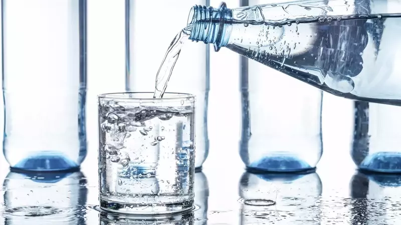 Nitrati nell'Acqua Minerale: Un Indicatore di Purezza Ambientale e Consapevolezza del Consumatore