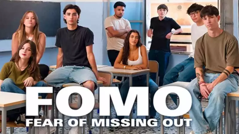 “FOMO – Fear Of Missing Out”: la docu-serie che esplora l'ansia giovanile su RaiPlay