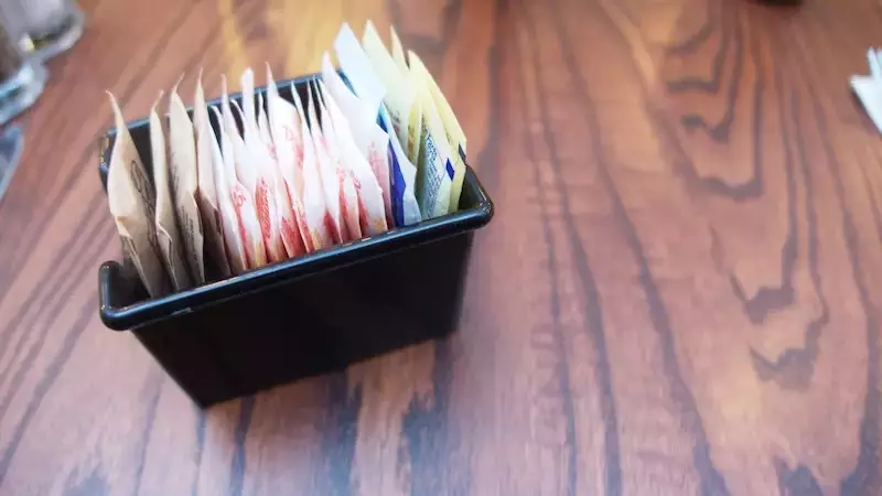 Dolcificanti: l'EFSA Promuove Aspartame-Acesulfame (E962) Tra Polemiche e Dubbi
